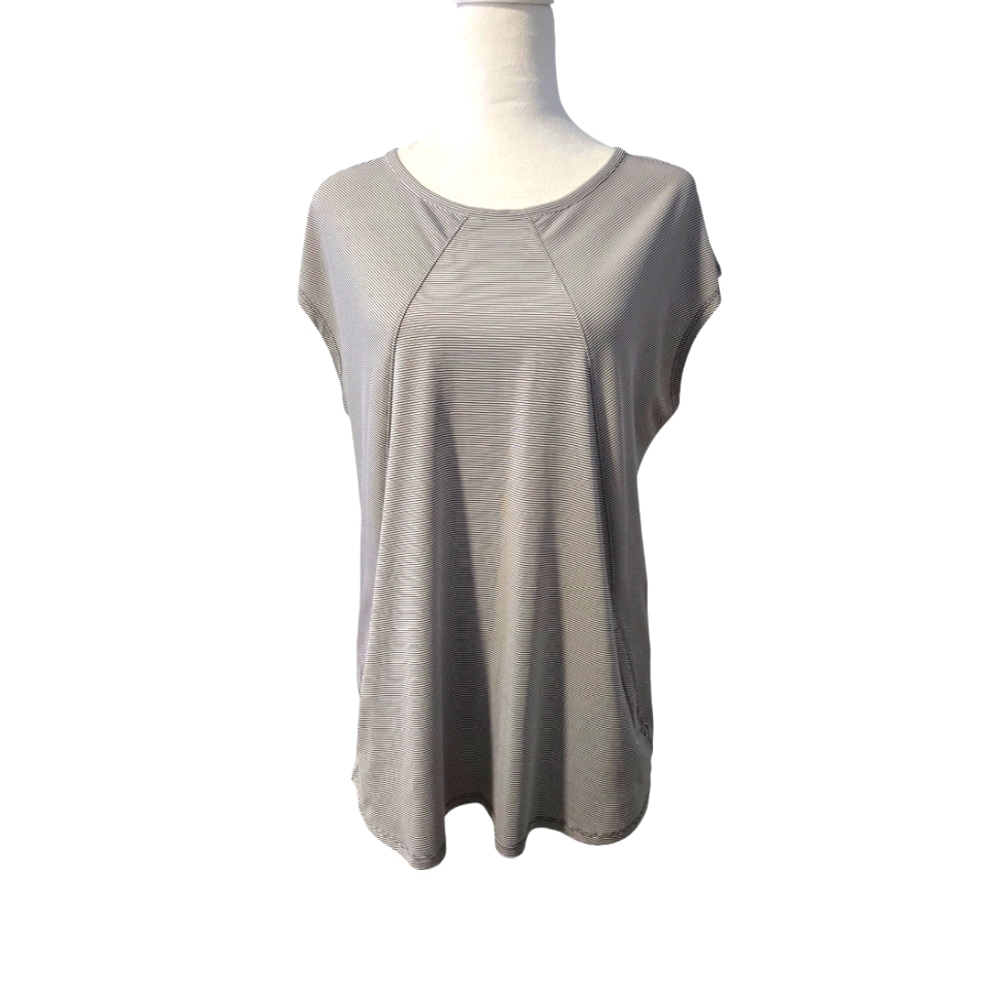 Brisas Women's short sleeve boat neck Activewear top size large